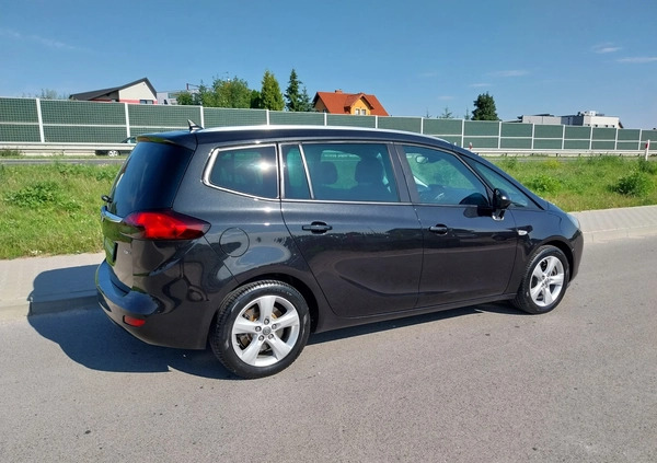 Opel Zafira cena 36800 przebieg: 244000, rok produkcji 2015 z Lubaczów małe 781